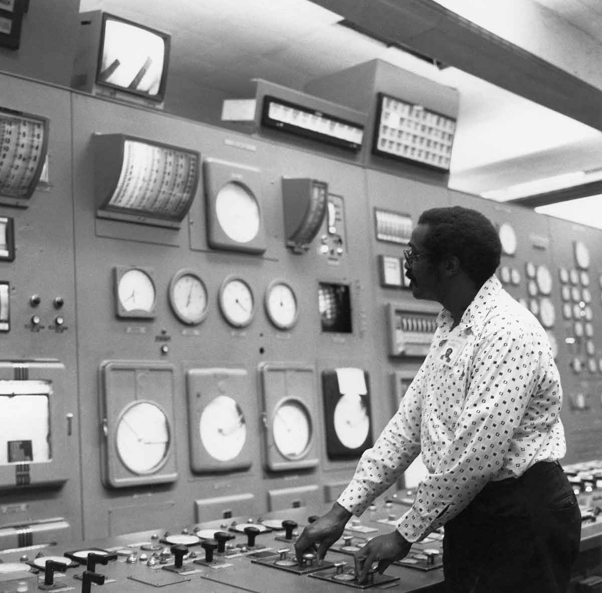 Black and white photo of a Con Edison systems operator.